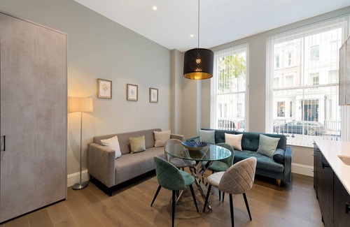 Queen's Gate Apartment | 1CR3 · Beautiful Serviced Apartment London