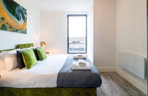 Swindon Apartment | 1Double BR | WiFi | Free parking