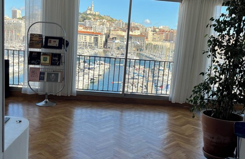 2nd Arrondissement Apartment | 1ere ligne vieux port fully renovated two-bedroom apartment