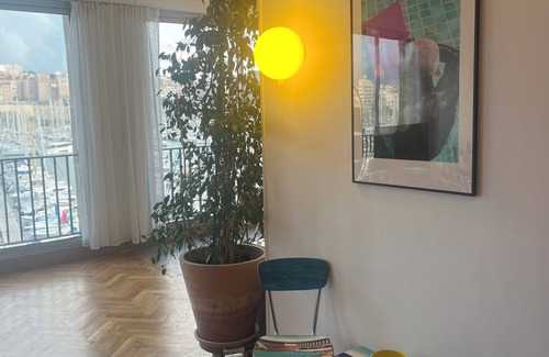 2nd Arrondissement Apartment | 1ere ligne vieux port fully renovated two-bedroom apartment