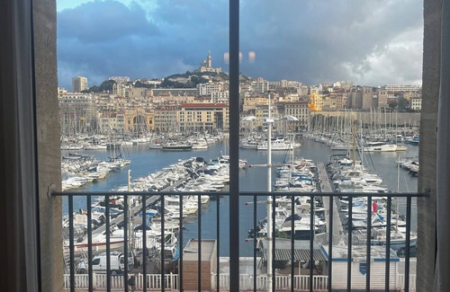 2nd Arrondissement Apartment | 1ere ligne vieux port fully renovated two-bedroom apartment