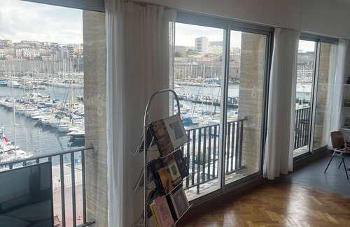 2nd Arrondissement Apartment | 1ere ligne vieux port fully renovated two-bedroom apartment