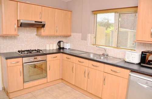 Stanwell House | (1FG-13) Dreams Unlimited- Staines/Heathrow