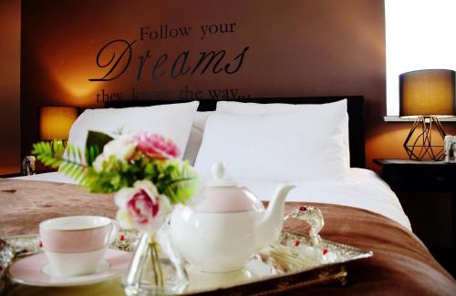 Stanwell House | 1FG Dreams Unlimited Serviced Accommodation- Staines - Heathrow