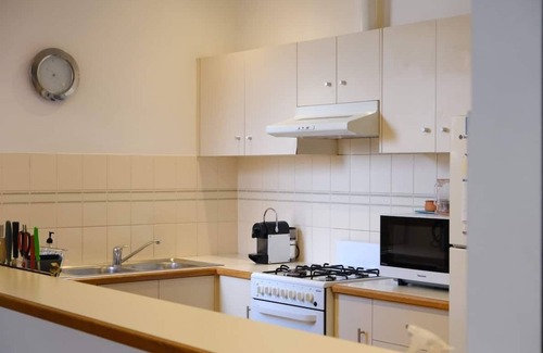 Rose Park House | 1km to City & The Parade | Carport+Patio+BBQ