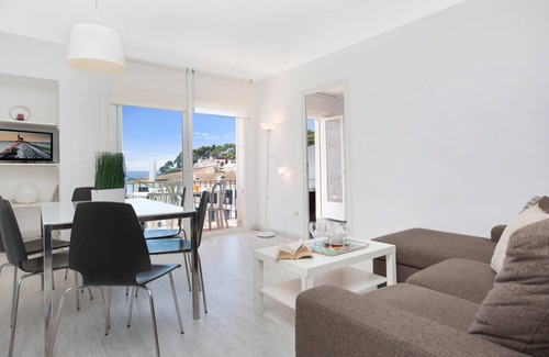 Llafranc Apartment | 1MARS 02 - Basic 3 bedrooms apartment in fron of the beach of Llafranc