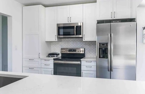 Boca Raton House | 1mi to Beach 2 Suite 4bd/3bth Home with Pool &Spa