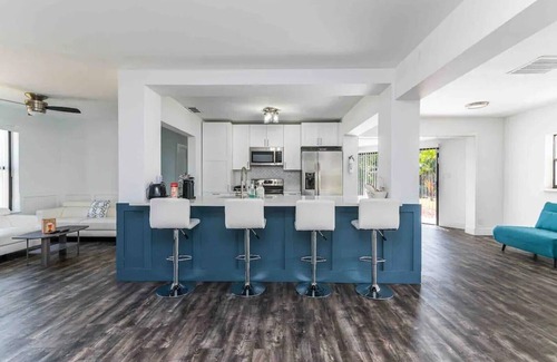 Boca Raton House | 1mi to Beach 2 Suite 4bd/3bth Home with Pool &Spa