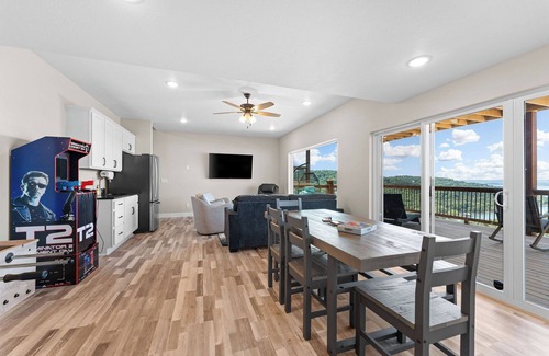 Indian Point House | 1mi to SDC Family Fun: Slide Hot Tub Arcades & Fun