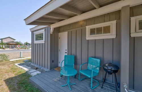Ocean Park House | 1Nt. Ok, Walk to Beach and Town, Romantic, Firepit, BBQ (Bungalow1)