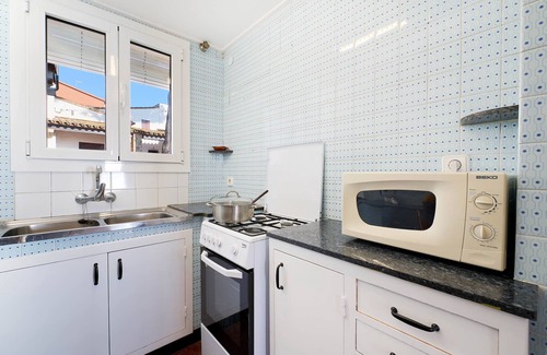 Llafranc Apartment | 1PRU 01 -Basic apartment in the center of Llafranc on the second line of the sea with beautiful views of the beach