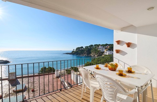Llafranc Apartment | 1PRU 01 -Basic apartment in the center of Llafranc on the second line of the sea with beautiful views of the beach