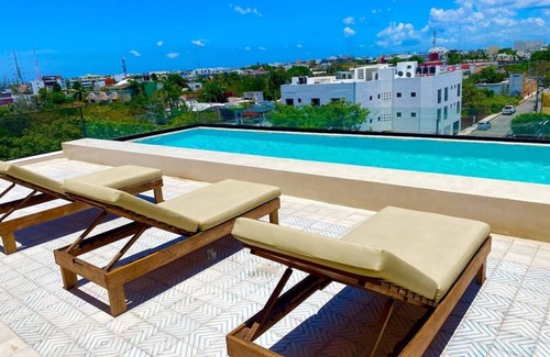 Ejidal Apartment | 1st floor 1 bedroom w sunny Patio and plants, Wifi, Rooftop pool, gym, 24h sec