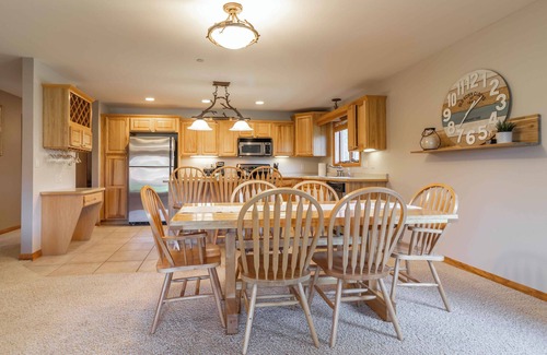 Arkdale Condo | 1st floor 3BR/2BA Northern Bay Resort Condo - Castle Rock Lake - Pool Beach Golf