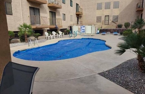 Lake Havasu City Condo | 1st Floor Condo in the Desert w/Pool, Spa & BBQ