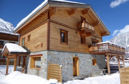 Pralognan-la-Vanoise Apartment | 1st floor, terrace, balcony, fireplace or stove, parking, tv, 158m², Pralognan-la-Vanoise