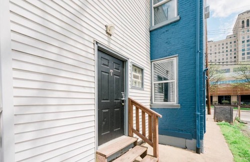 Central Northside Apartment | 1st Floor - Free Parking - Washer & Dryer - AGH