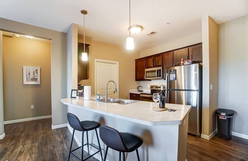 Tuttle West Apartment | 1st Floor Monthly 2BR | W/D | <30m to Honda + OSU