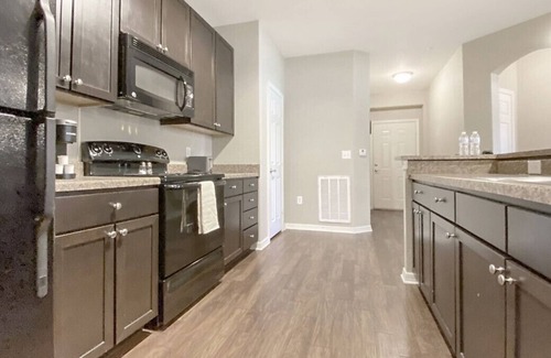 Lutz Apartment | 1st Floor w/Private Garage, Near Hospitals & Pet Friendly!