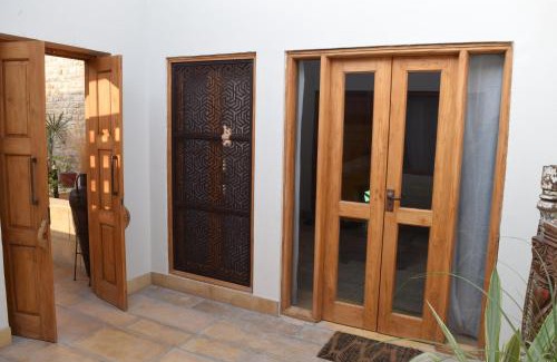Amar Sagar Pol Hotel | 1st Gate Home- Fusion