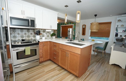 Riverside House | 2/1 in historic Riverside w/porch walk to restaurants and parks