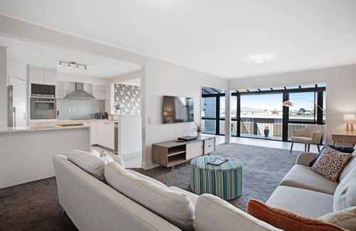 Parnell Apartment | 2/1 Ruskin Street, Parnell, Auckland 1052