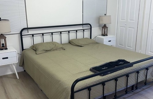Macon House | 2/1 with Private Enclosed Yard
