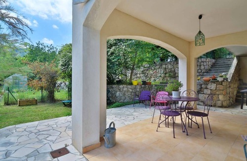 Le Bar-sur-Loup Apartment | 2 198/5 000nCozy cottage with private garden and terrace – peaceful setting