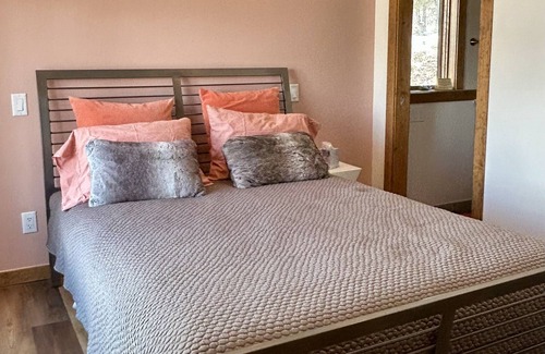 Edwards House | 2/2.5 Home w/Amazing Views on 35 acres-Pet friendly