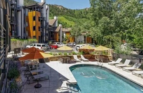 Aspen Apartment | 2/2 Condo, Aspen Core, Pool, Hot Tub, Ski/In!