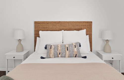 Daphne Condo | 2 /2 Condo Overlooking 18th Hole! Parking + Wi-Fi
