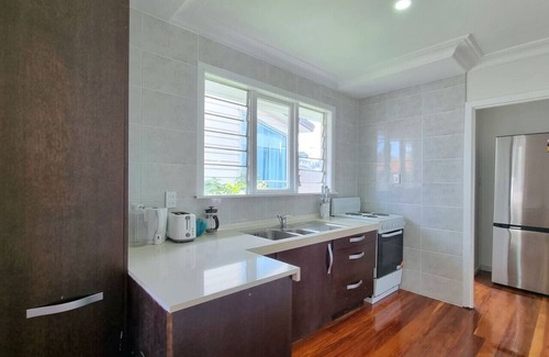 Hillsborough House | 2/2 Melrose 3 BR - 2 Melrose Road East, Hillsborough, Auckland 1042