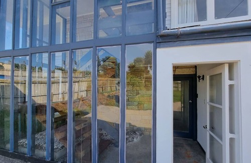 Hillsborough House | 2/2 Melrose 3 BR - 2 Melrose Road East, Hillsborough, Auckland 1042