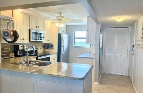 Hutchinson Island South Condo | 2/2 Steps to the Beach + Pool on Hutchinson Island