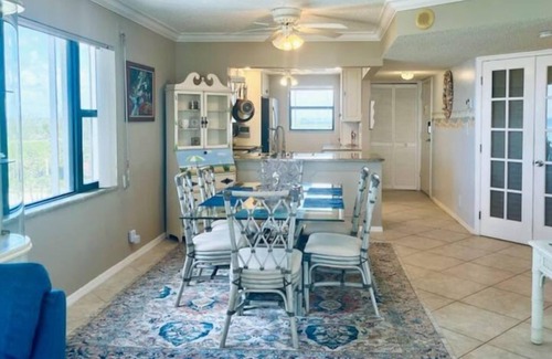 Hutchinson Island South Condo | 2/2 Steps to the Beach + Pool on Hutchinson Island