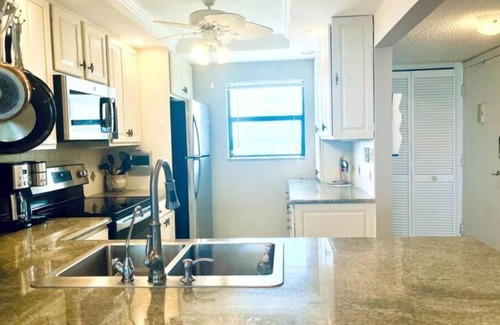 Hutchinson Island South Condo | 2/2 Steps to the Beach + Pool on Hutchinson Island