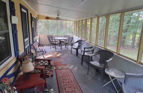Martin House | 2-209C - Coopers Cozy Cabin ^ Lake Hartwell ^ WIFI ^ Pets Welcome