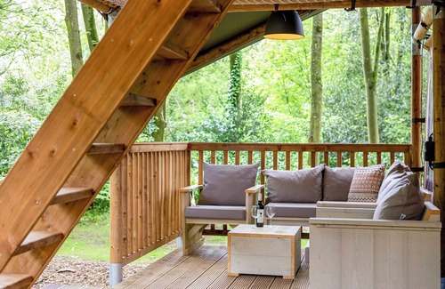 Huizen RV Rental | 2-4-person safari tent in the holiday park Landal Gooise Heide