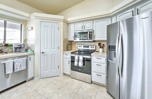 Lake Havasu City House | > 2.5 Miles From London Bridge! In the heart of Lake Havasu City