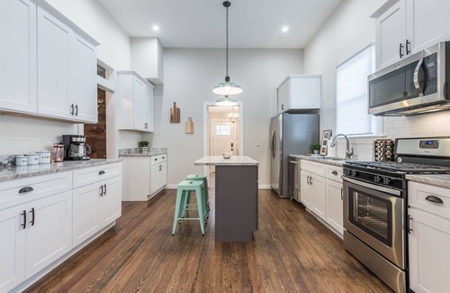 Government Hill House | 2.5 miles to Alamodome - Best location in SA 1 mi to The Pearl & Riverwalk