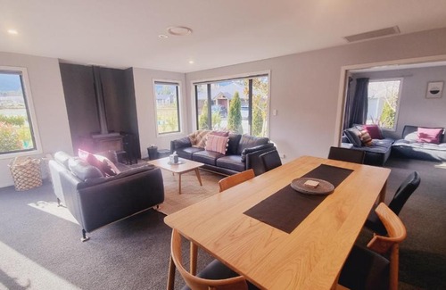 Hanmer Springs House | 2-7 Keats Place