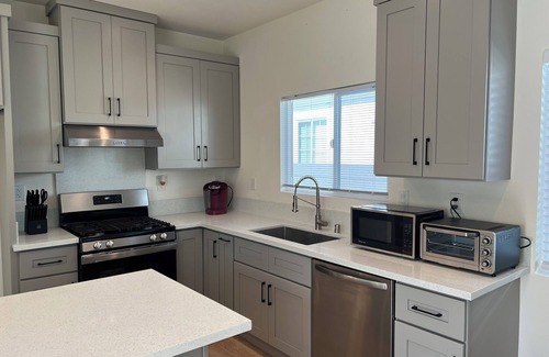 Garden Grove House | 2.9 mi-Disney/Cal Adventure 4.2