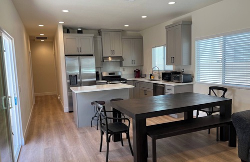 Garden Grove House | 2.9 mi-Disney/Cal Adventure 4.2