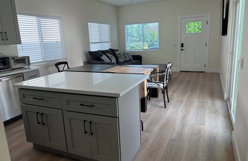 Garden Grove House | 2.9 mi-Disney/Cal Adventure 4.2