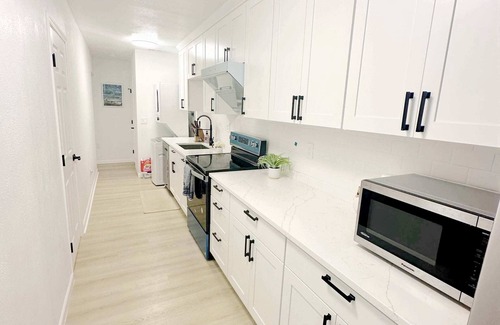 Hillsboro House | 2 Acre Private Land-Fully Remodeled - All New Peaceful 2BR Single Level Townhome