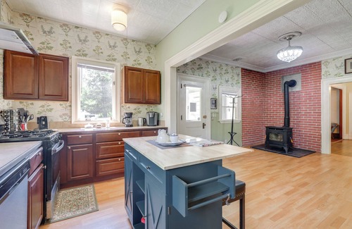 Brownville Cottage | 2-acre Property: Victorian Home in Brownville!