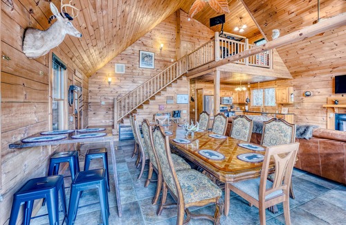 Morganton Cabin | 2 acre secluded Retreat Private creek Spa Gameroom