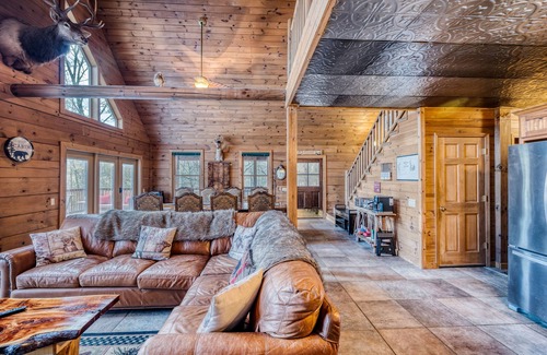Morganton Cabin | 2 acre secluded Retreat Private creek Spa Gameroom