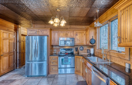 Morganton Cabin | 2 acre secluded Retreat Private creek Spa Gameroom
