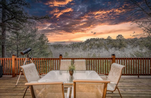 Morganton Cabin | 2 acre secluded Retreat Private creek Spa Gameroom